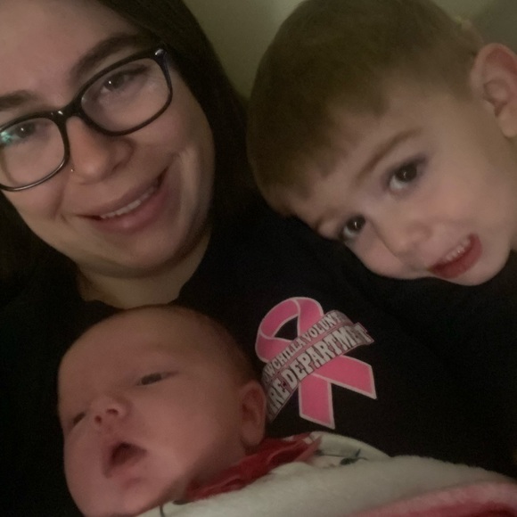 Meet your posher!! - Picture 1 of 7